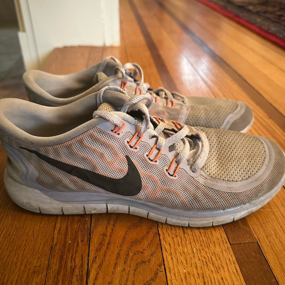Nike women’s running shoes. Great condition!